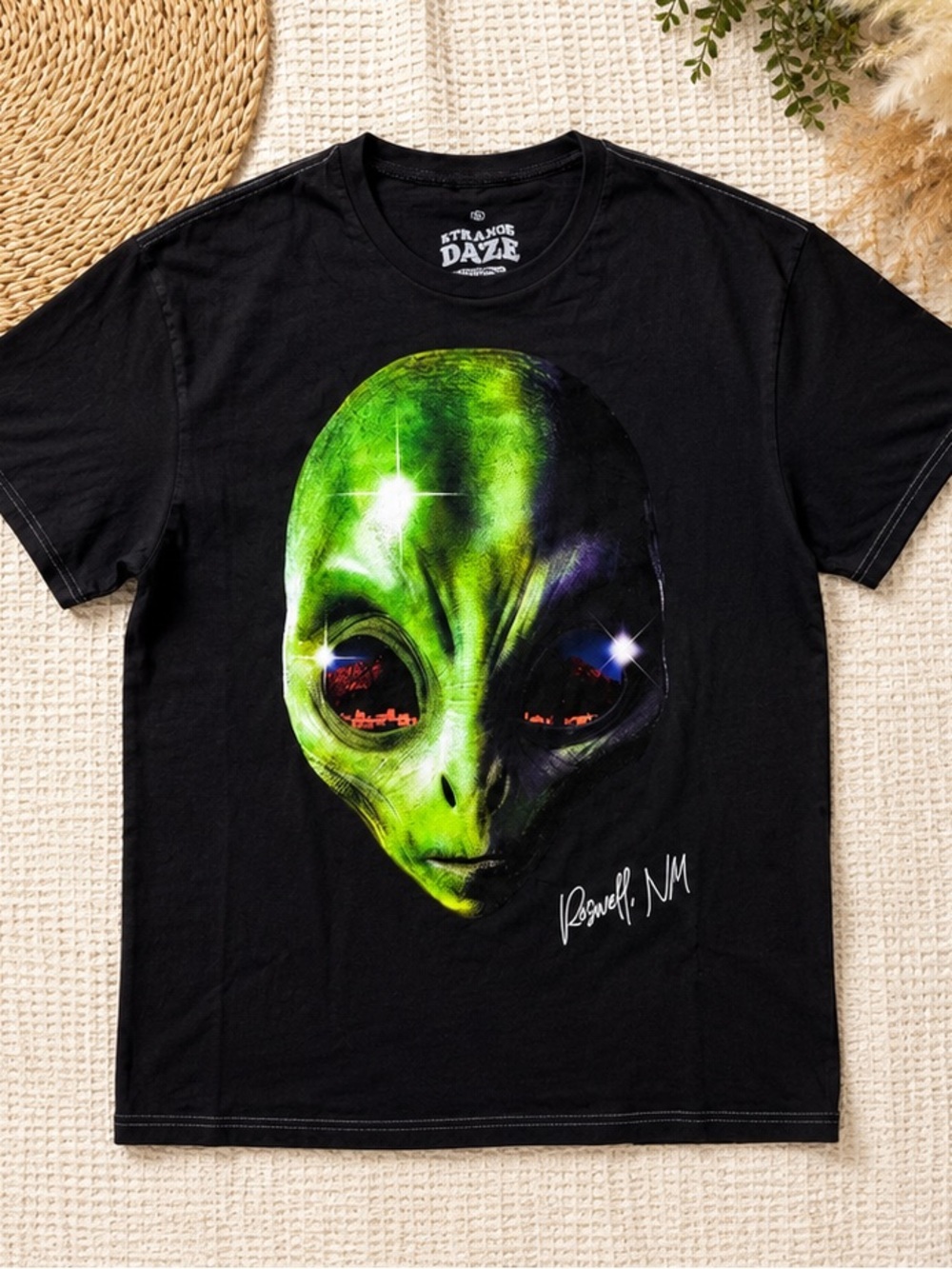 New Strange Daze Alien Graphic T-Shirt Men’s Size XL Sci Fi Alien Graphic Tee
